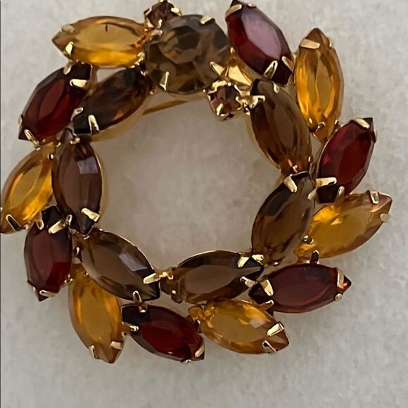 Vintage Elegant Amber, Garnet & Smokey Rhinestone’s 3 Pc Brooch & Clip Earrings - Picture 2 of 9